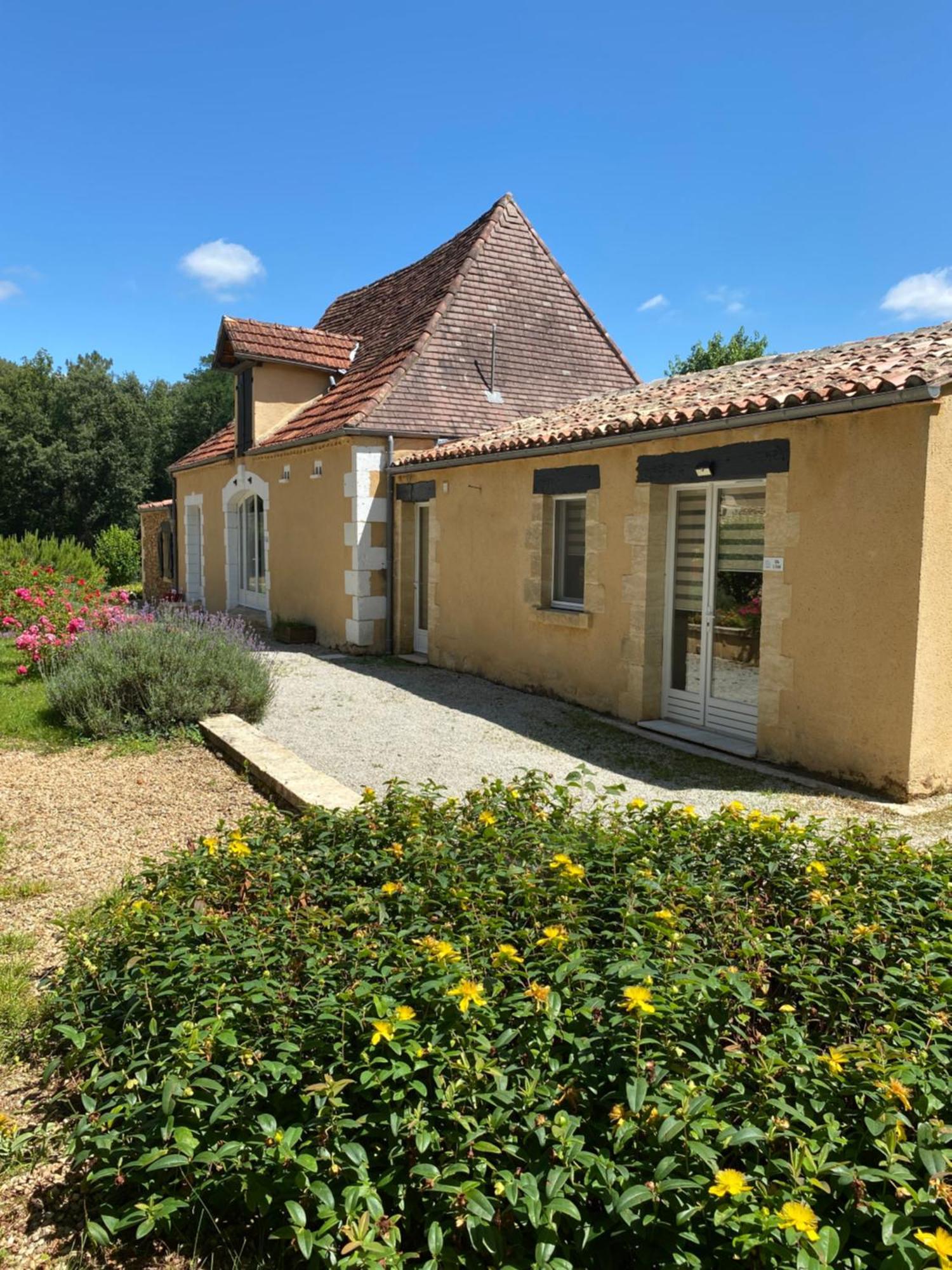 Les De La Joubertie * Salon