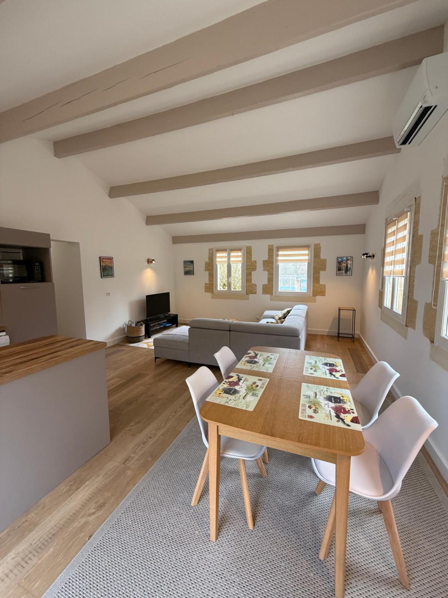 Holiday home Les De La Joubertie Salon