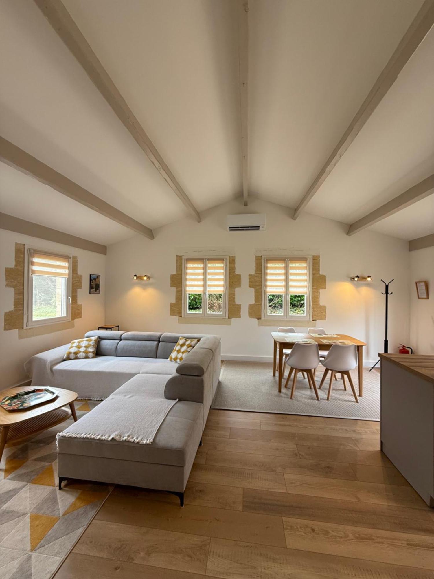 Les De La Joubertie Holiday home Salon